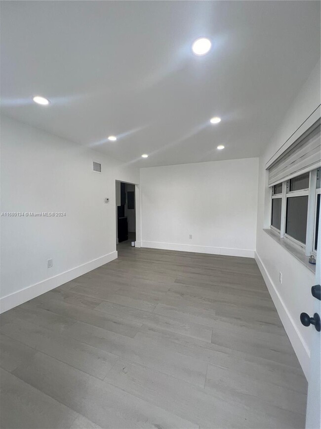 Foto del edificio - 2 bedroom in Miami FL 33137