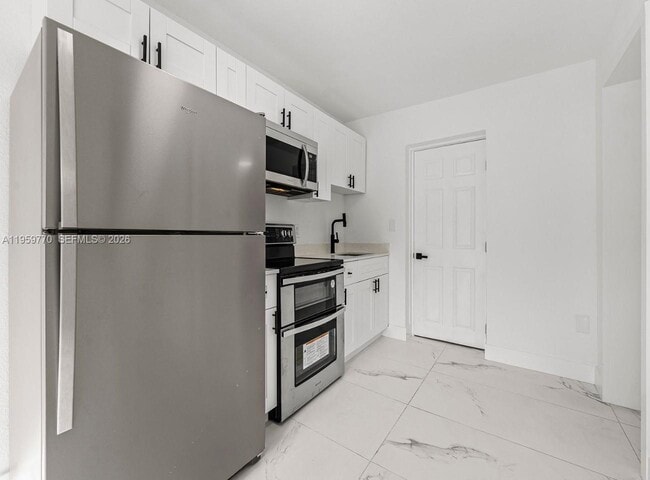 Foto del edificio - 921 NW 22nd Ct