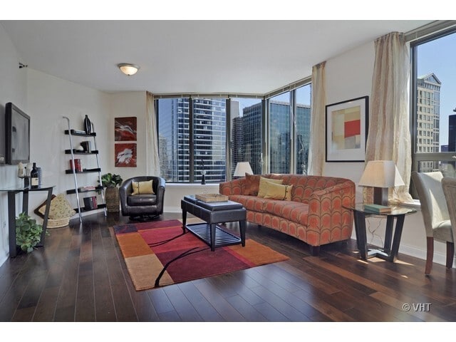 Building Photo - 400 N La Salle Dr