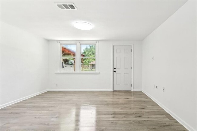 Building Photo - 1279 Jaycee Dr