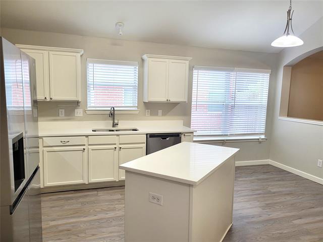 Building Photo - 800 Sequoia Dr