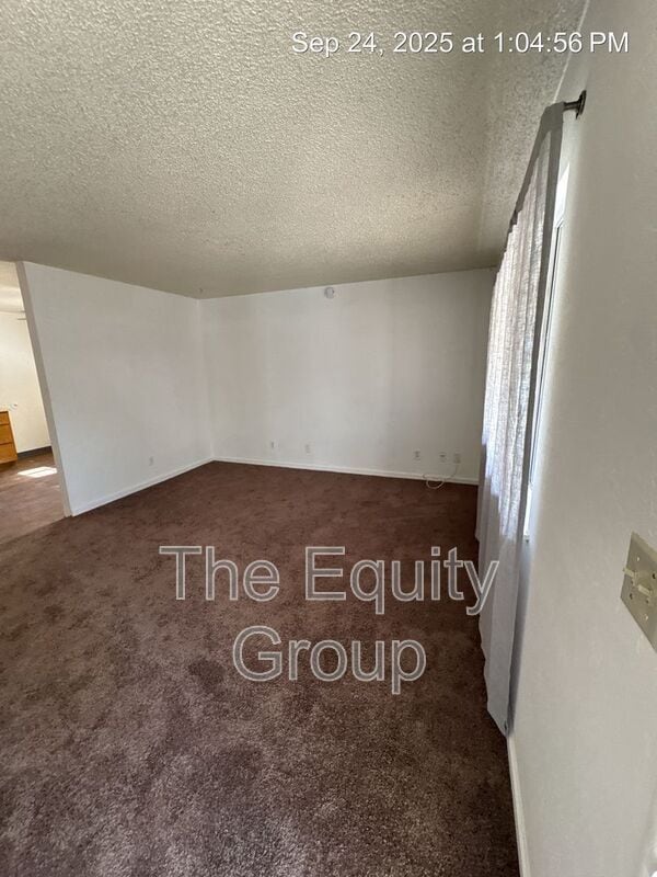 Foto del edificio - 942 E Tulare Ave