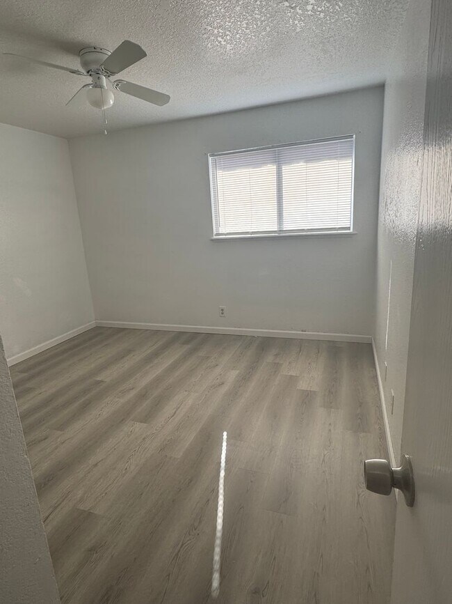 Foto del edificio - 6987 Mendon Ln