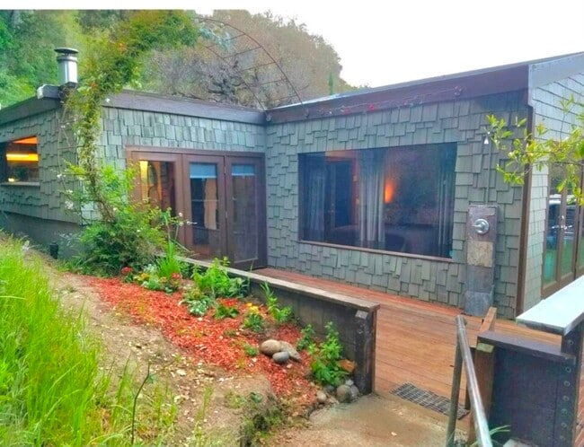 Foto del edificio - 29090 Robinson Cyn Rd