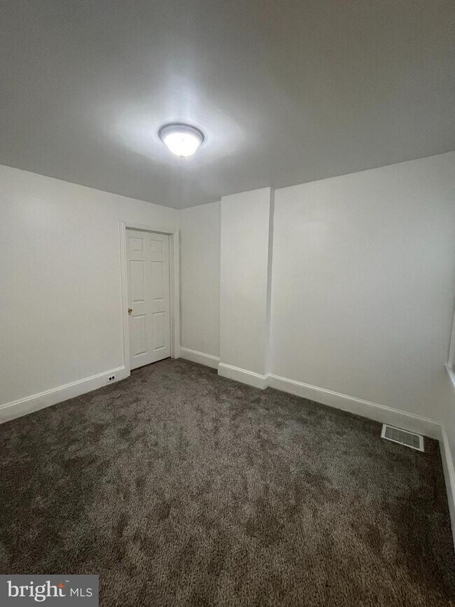 Foto del edificio - 245 W Coulter St