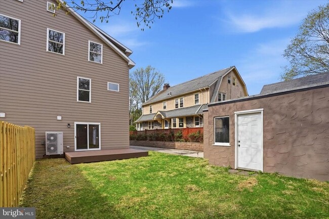 Building Photo - 425 Grove Pl