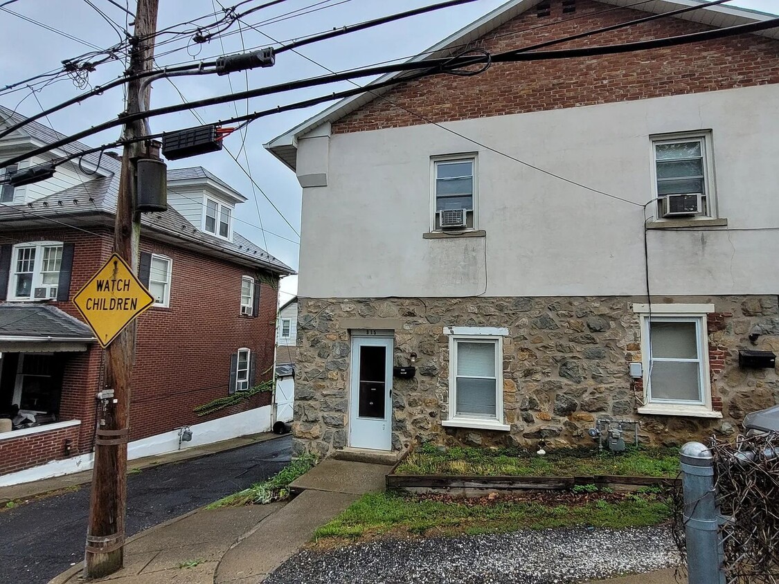 Primary Photo - Welcome to this charming 3-bedroom, 1-bath