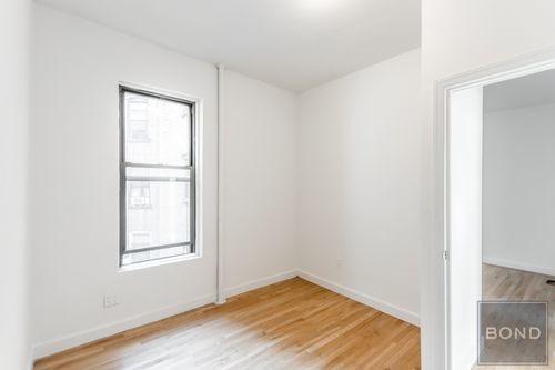 Building Photo - 322 E 91st St
