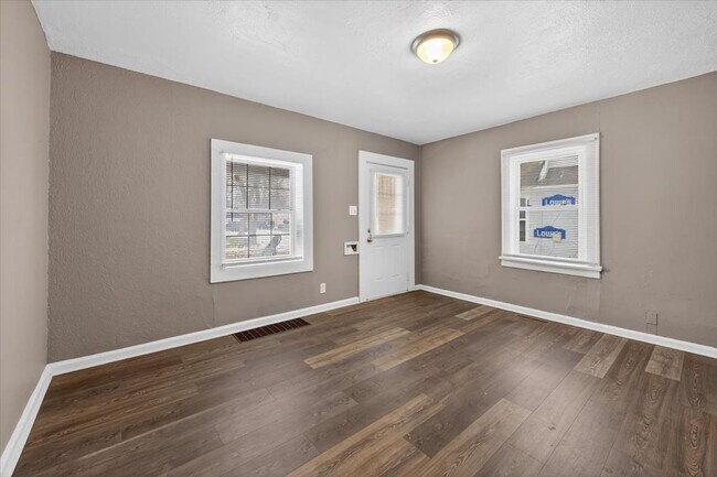 Foto del edificio - 2351-2351 Lasalle St