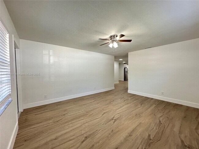 Foto del edificio - 106 NW 1st St