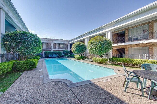 Foto del edificio - 5353 Richmond Ave.