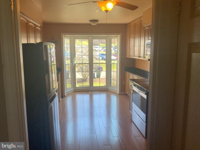 Building Photo - 6183 Vine Forest Ct