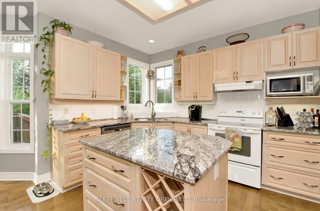 Building Photo - 53 Mattawa Crescent