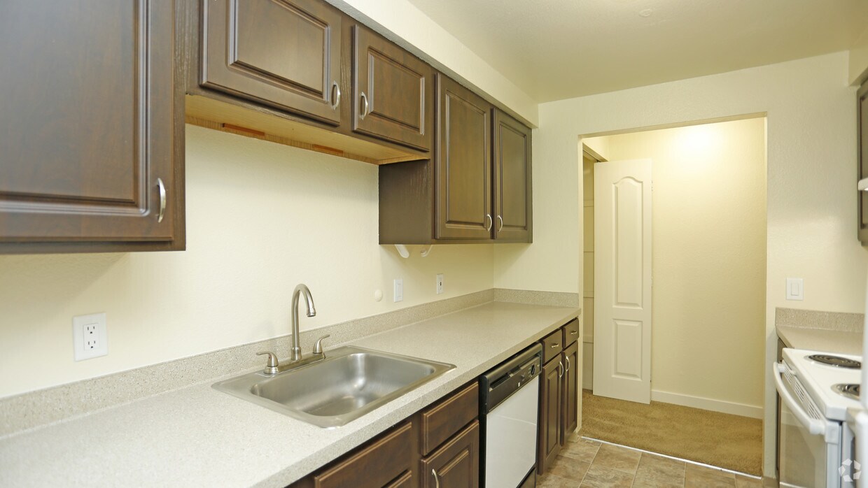 Stratford Arms Apartments in Kent, WA