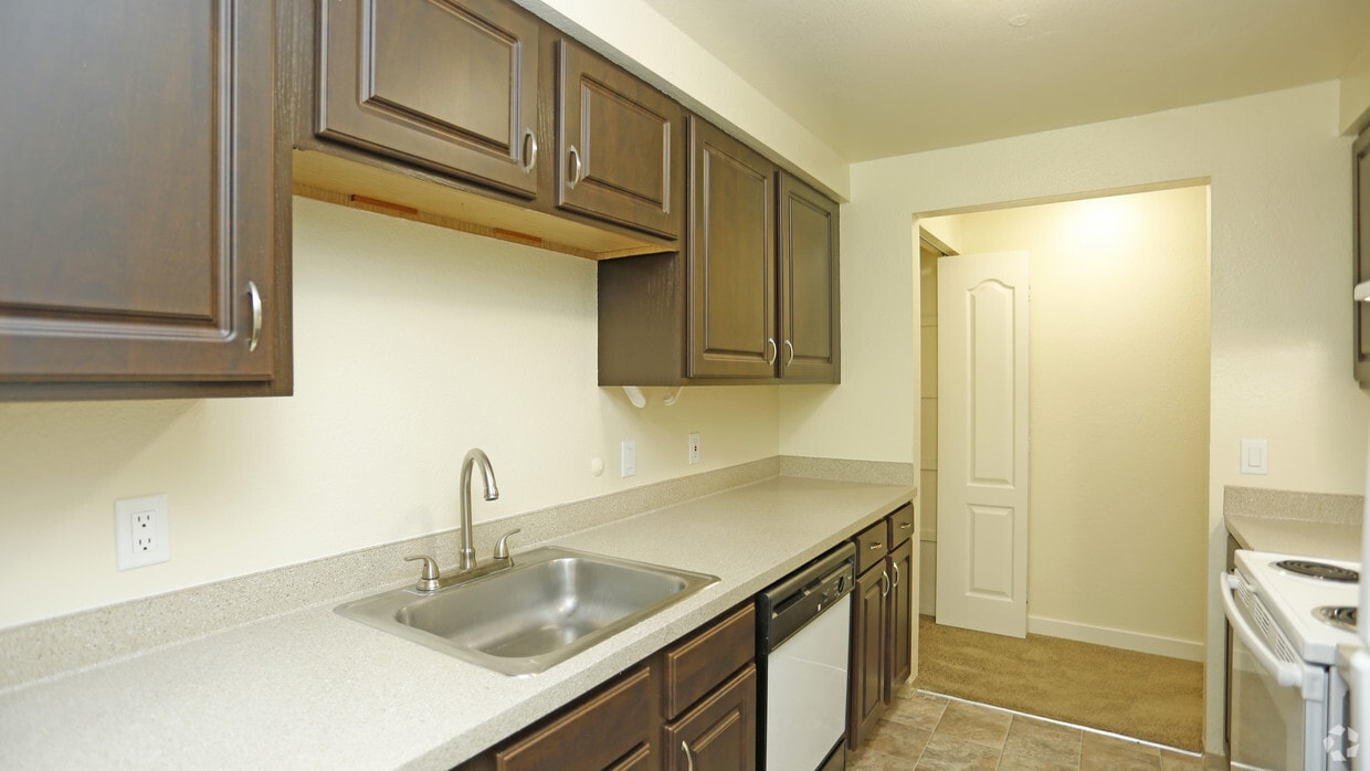 Stratford Arms Apartments in Kent, WA