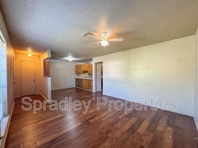 Foto del edificio - 2409 Patrick Henry St