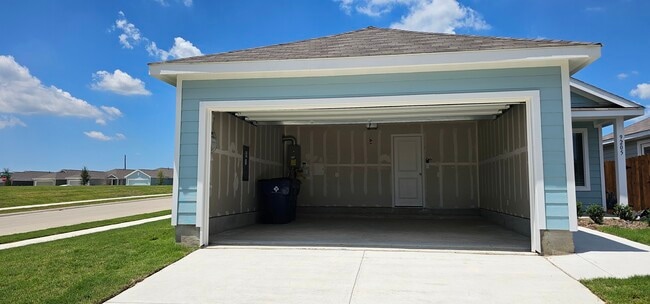 Building Photo - 9205 Grackle Pl