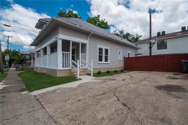 Building Photo - 2801 Throckmorton St