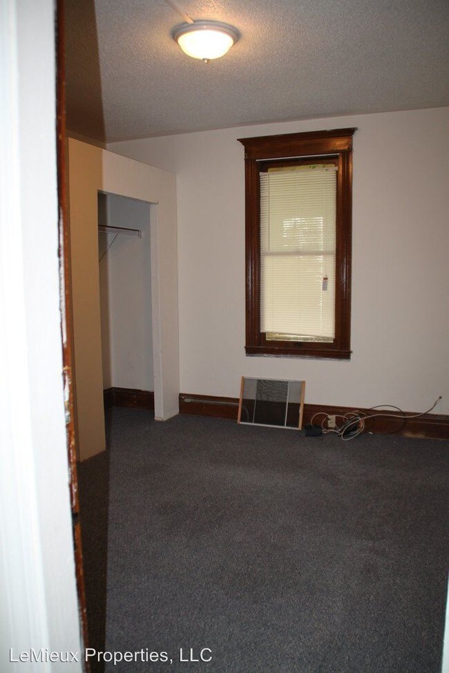 Building Photo - 9 br, 3 bath Room For Rent - 515 6th Avenue S