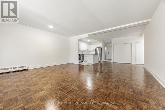 Photo du bâtiment - 2500 Bathurst St