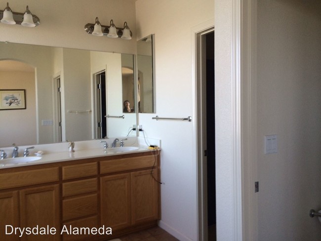 Building Photo - 1189 Hillery Way