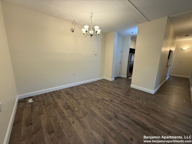 Building Photo - 736 Highland Ave