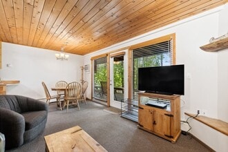 Building Photo - 300 Bay Point Dr