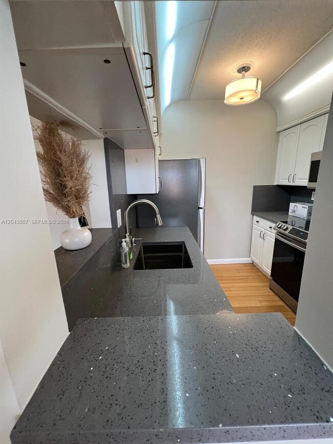 Foto del edificio - 1300 N 17th Ave