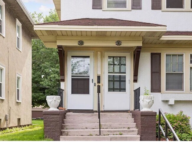 Foto del edificio - 4215-4215 Cedar Ave S