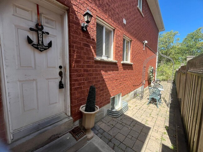 Building Photo - 495 Fernforest Dr