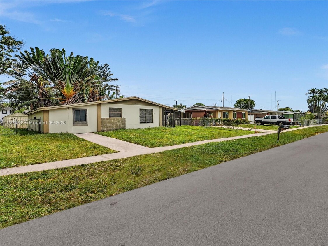 Foto principal - 5611 SW 37th St