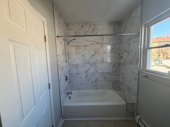 Building Photo - 1038 Main St