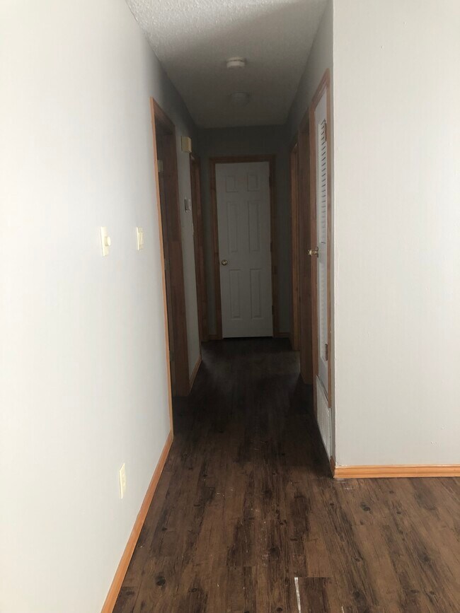 Building Photo - 217 Darrell Ave