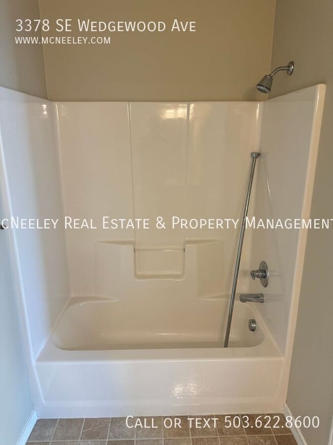 Foto del edificio - 3378 SE Wedgewood Ave