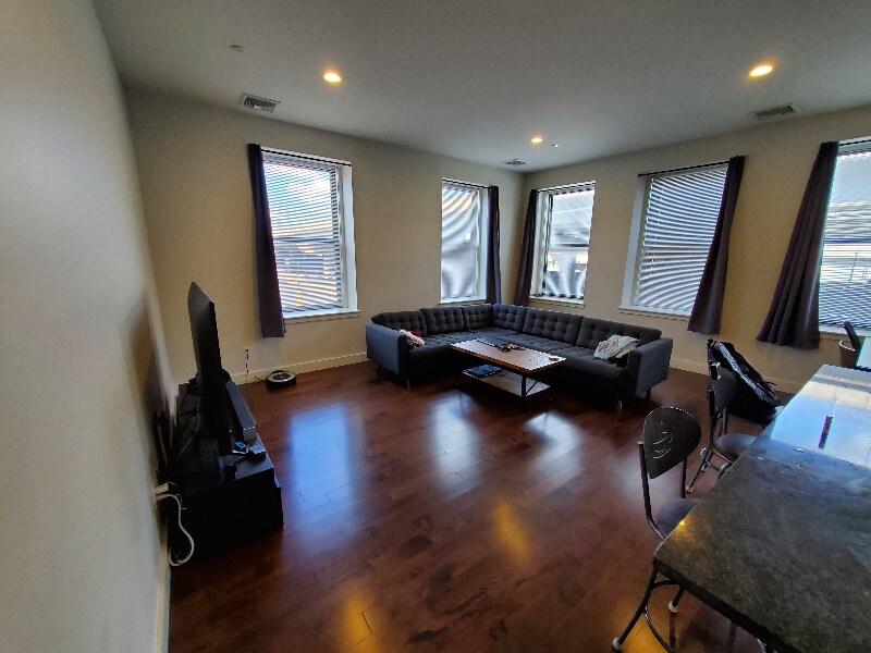 Primary Photo - 460 Harrison Ave