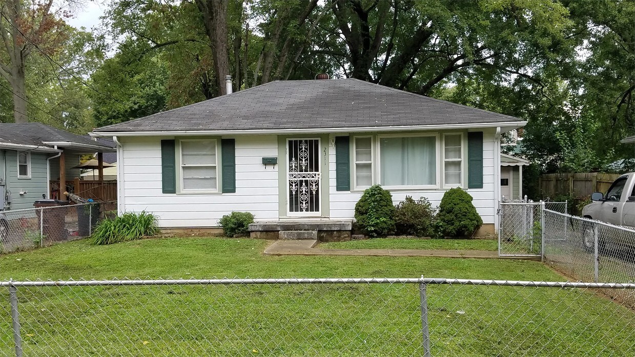 Primary Photo - 2311 Dexter Ave