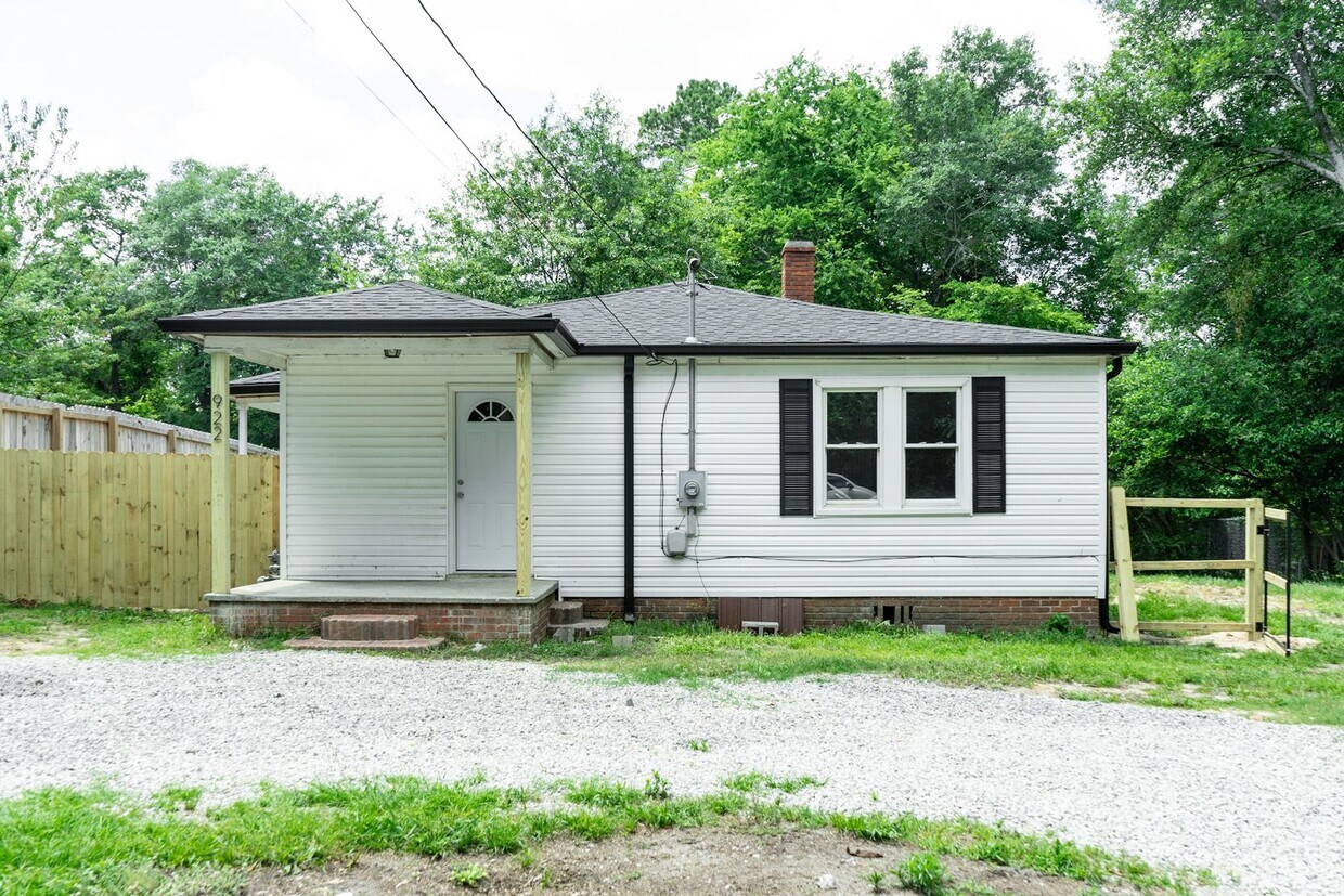 Primary Photo - Downtown Aiken Home