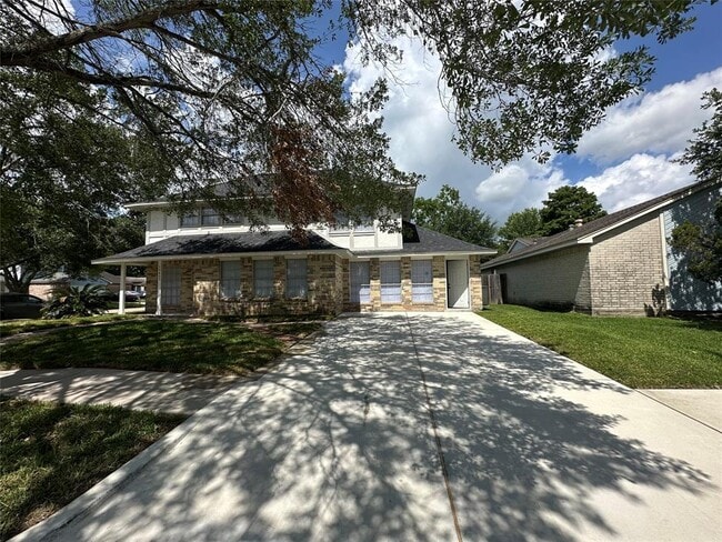 Building Photo - 19803 Misty Pines Dr
