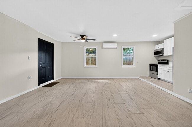 Building Photo - 23130 Bayleaf Dr
