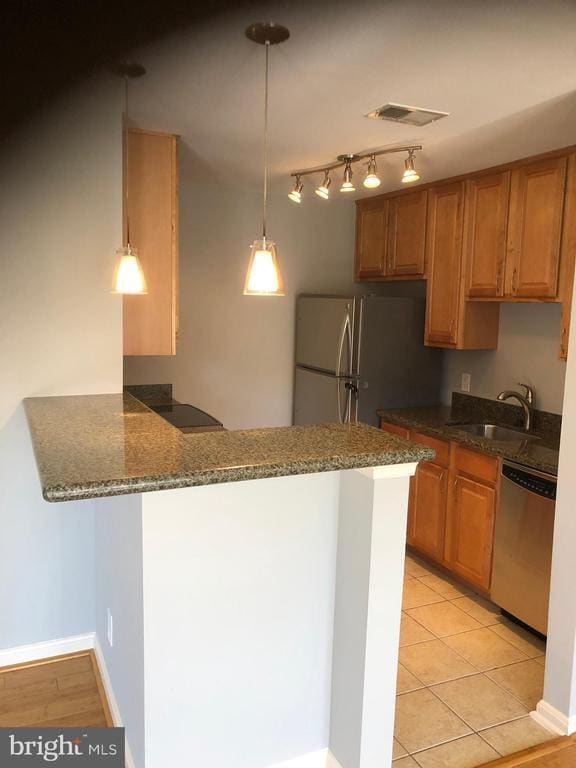 Building Photo - 3175 Summit Square Dr