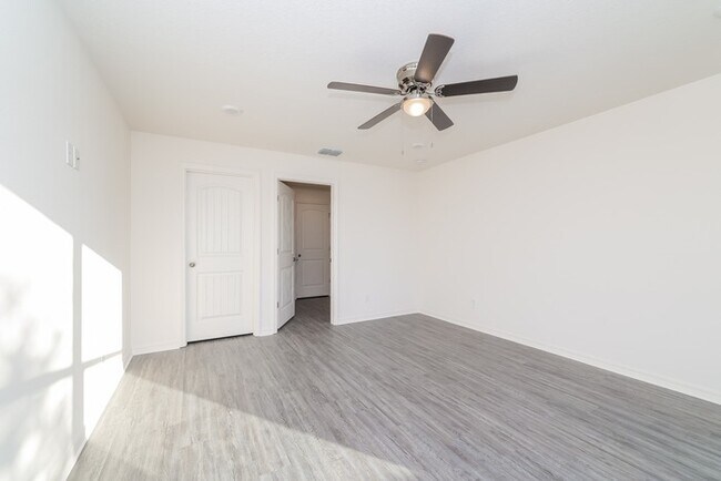 Building Photo - Beautiful Home in Auburndale!