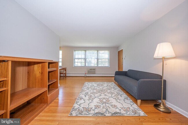 Foto del edificio - 1334 Montgomery Ave