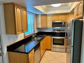 Building Photo - 802 Shorewinds Dr