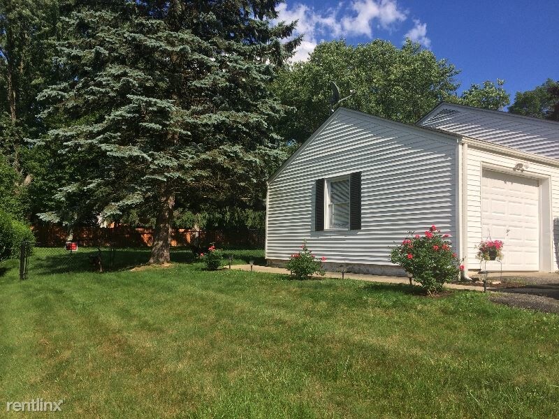 Foto del edificio - 3 br, 1 bath Apartment - 6 Clover Ln.
