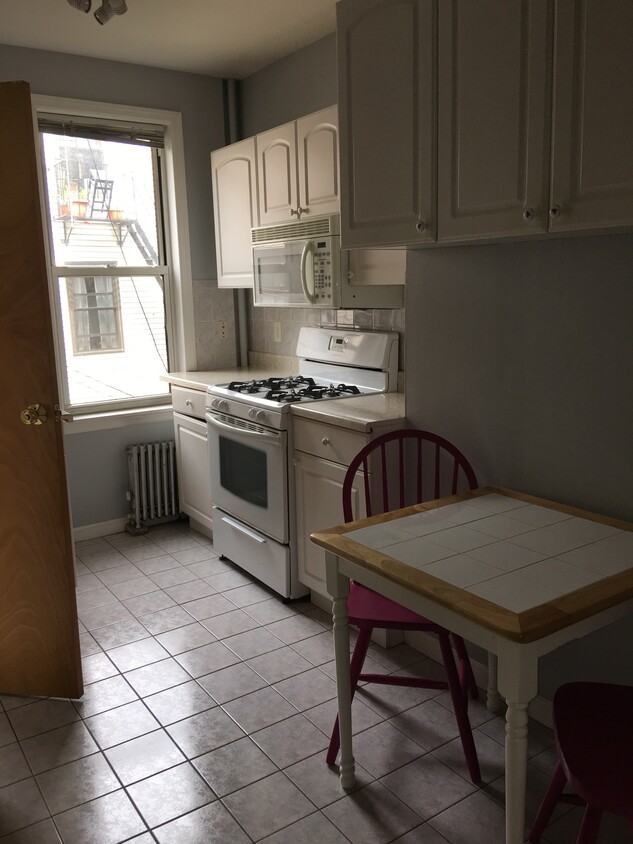 Building Photo - 163 Greenpoint Ave
