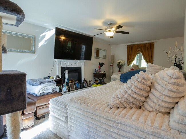 Building Photo - Stunning Shaker-Style 4-Bedroom Home in Chesterfield | Granite & Hardwoods!