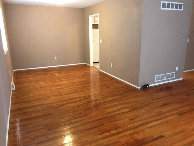 Foto del edificio - 5217 N Smalley Ave