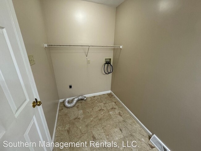 Building Photo - 2 br, 1.5 bath House - 250 Olney Rd