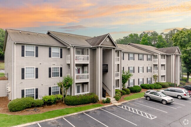 Building Photo - Gregory Lane Apartments