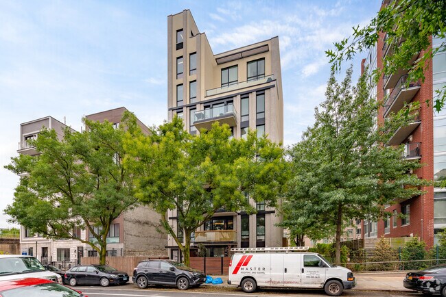 Building Photo - 906 Bergen St
